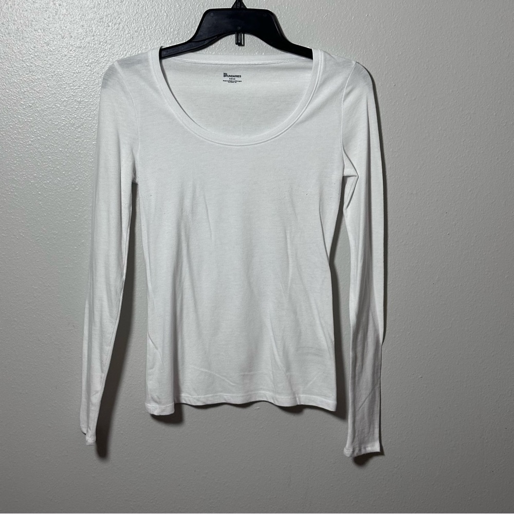 No Boundaries Women White Long Sleeve Tee top size S(4-6).